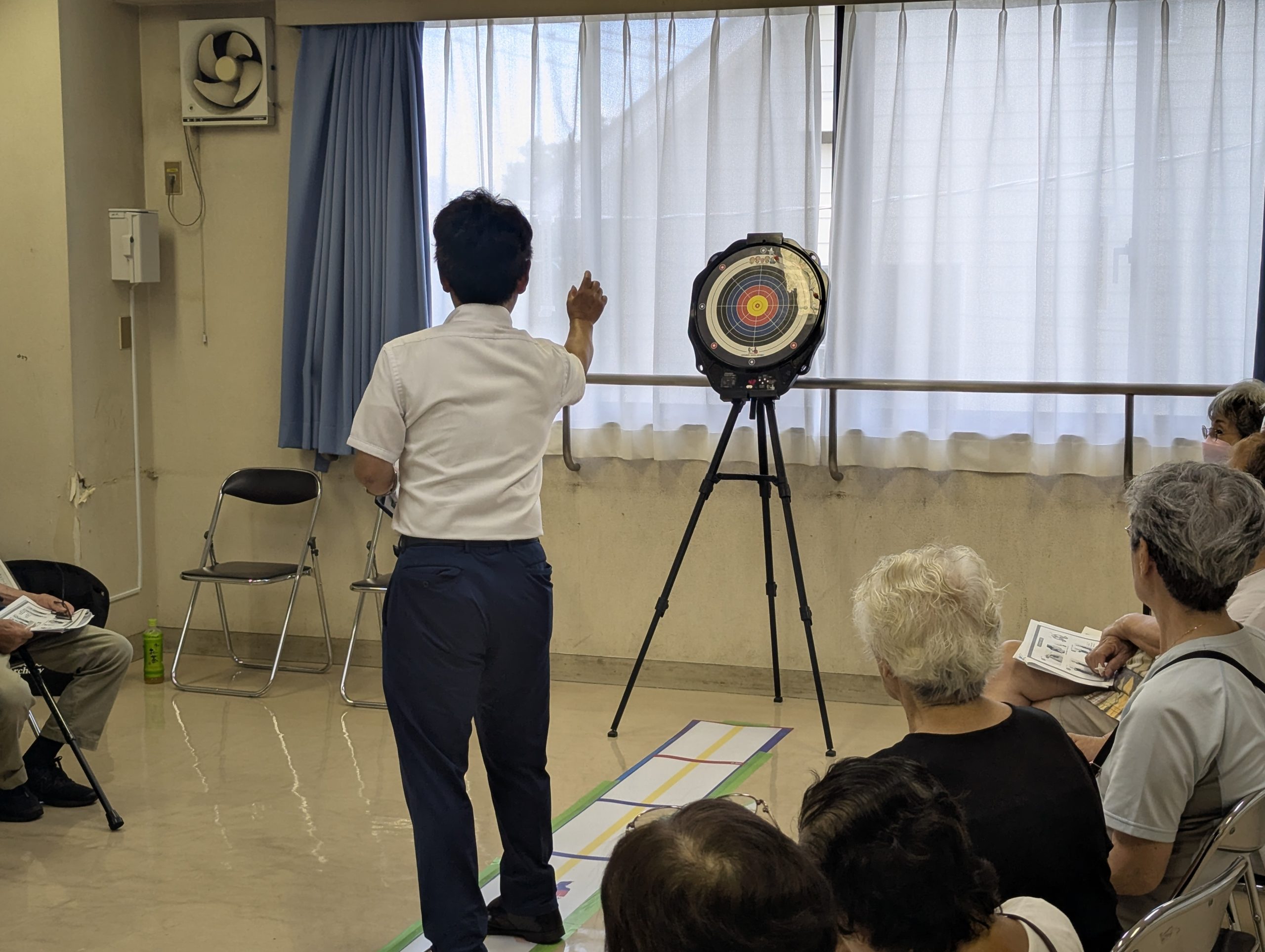 世田谷区、出張健康講座でユニバーサルスポーツ「ハンドアーチェリー」を体験して頂きました！